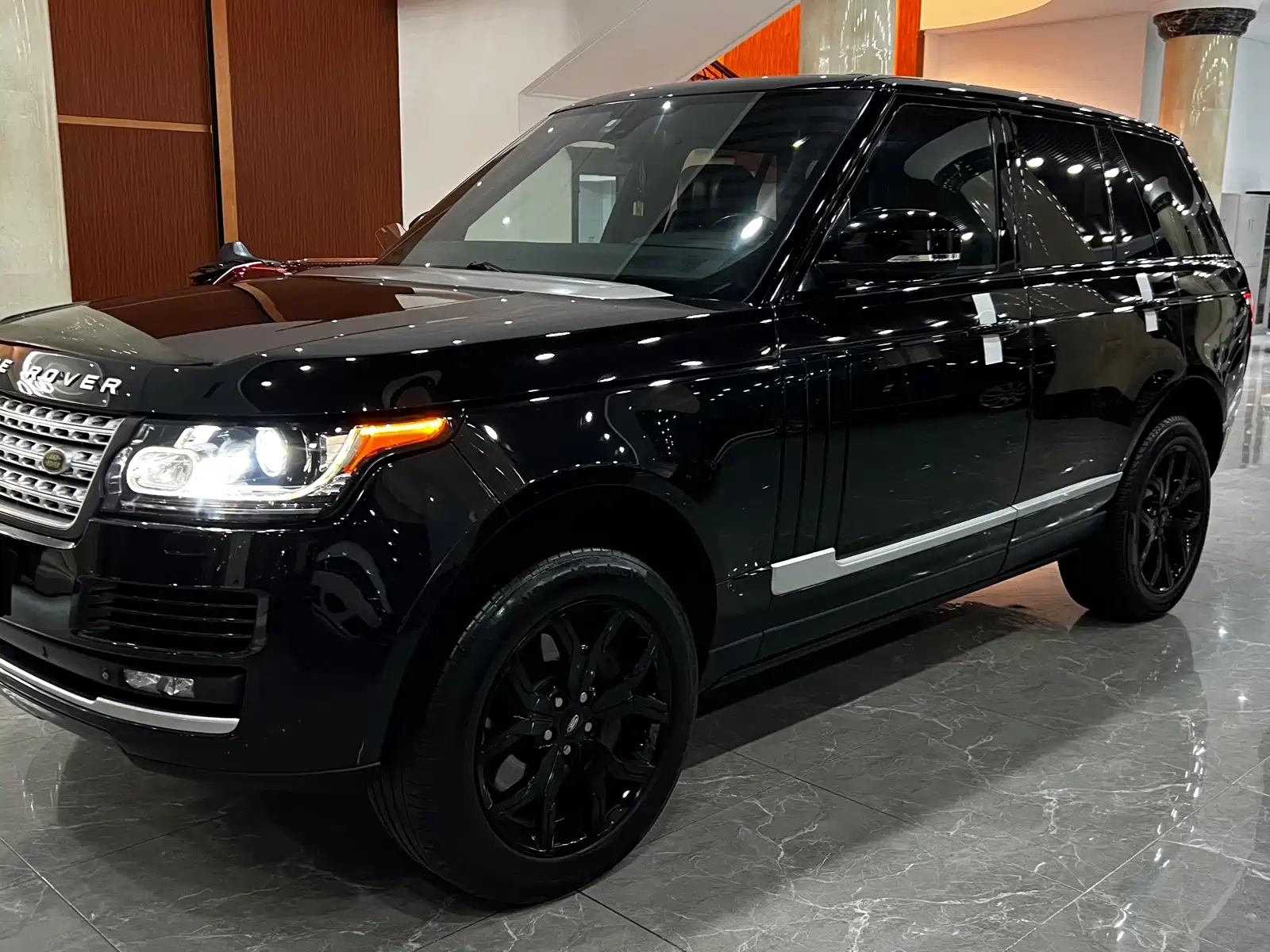 Photo 1 - Land Rover Range Rover