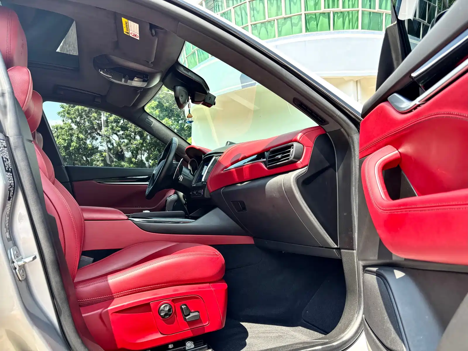 Photo 5 - Maserati Levante