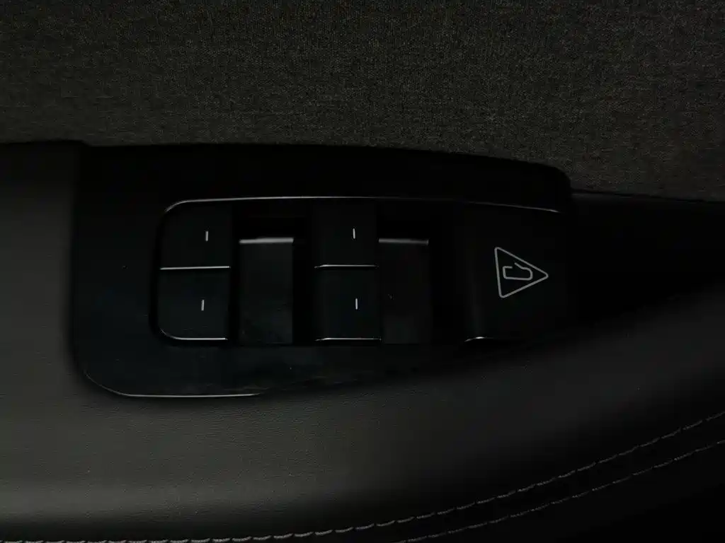 Tesla Model 3 2026 2025 Model Year Facelift Rear-Wheel Drive
