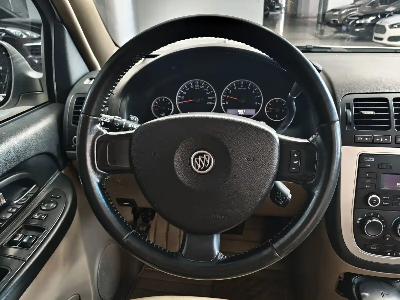 Фото 13 - Buick GL8