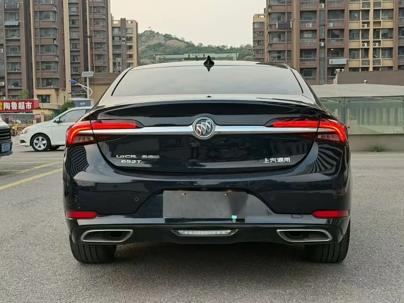 Photo 8 - Buick LaCrosse