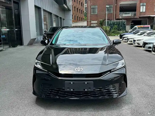 Toyota Camry 2024 Hybrid 2.0HE Elite Edition — фото 2