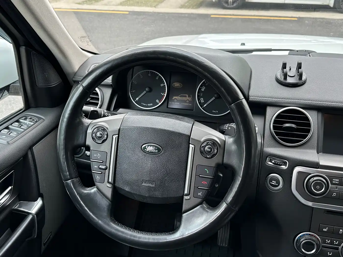 Land Rover Discovery 2015 3.0 SC V6 SE фото 10