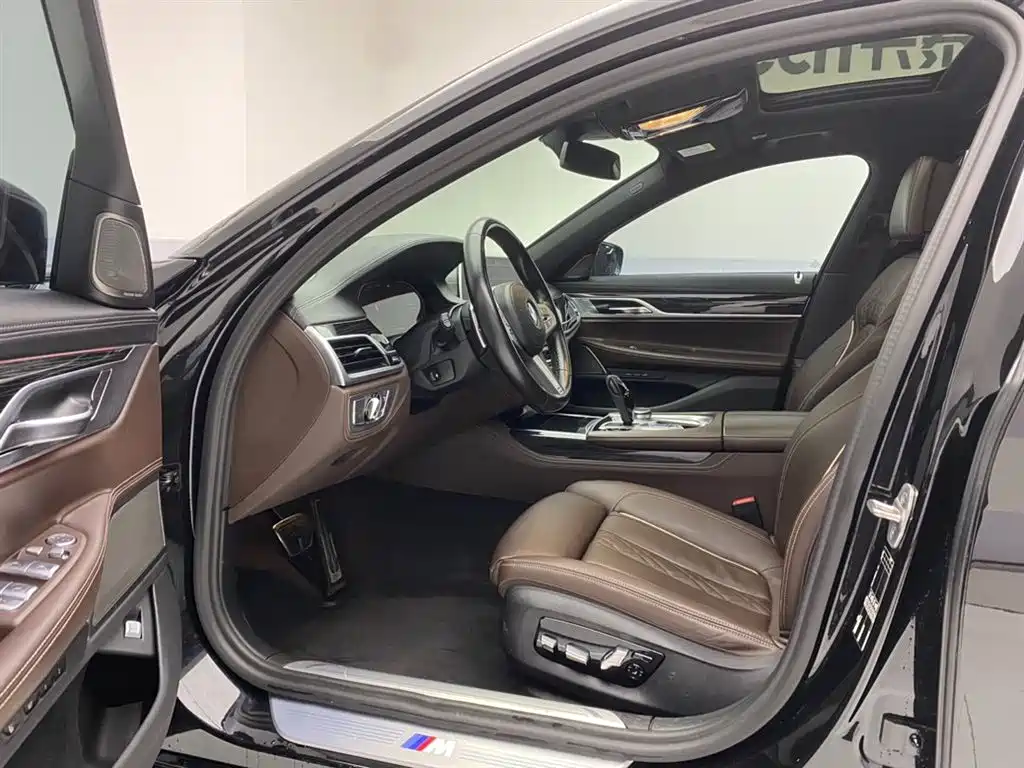 BMW 7 Series 2021 Model 730Li M Sport Package фото 17