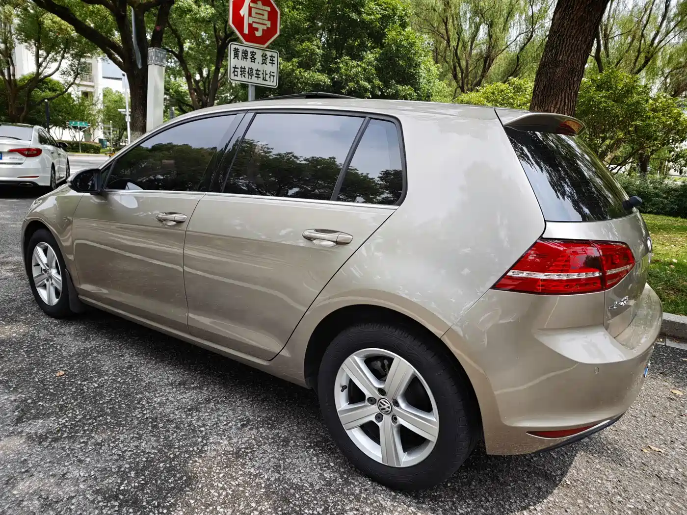 Фото 6 - Volkswagen Golf