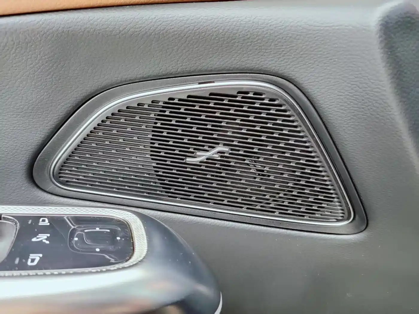 Mercedes-Benz E-Class 2024 E 300 L Fashion фото 15