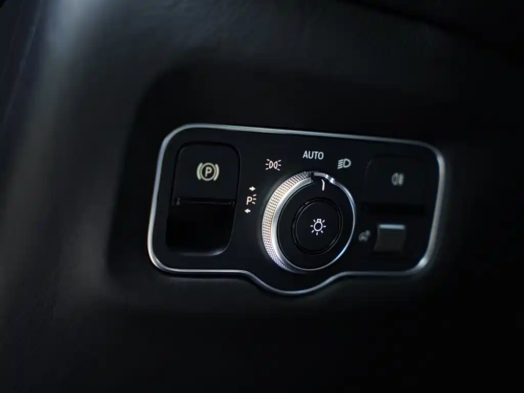 Aston Martin DB11 2021 2019 Model 4.0T V8 Coupe