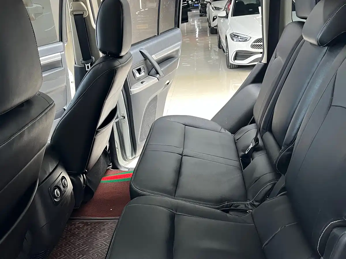 Mitsubishi Pajero (Import) 2016 3.0L Automatic Standard (China V) фото 10