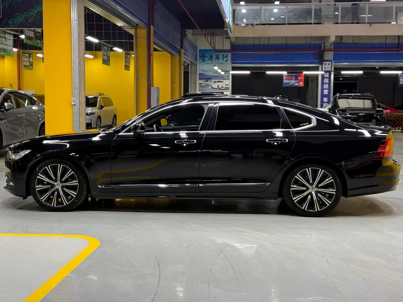 VOLVO S90