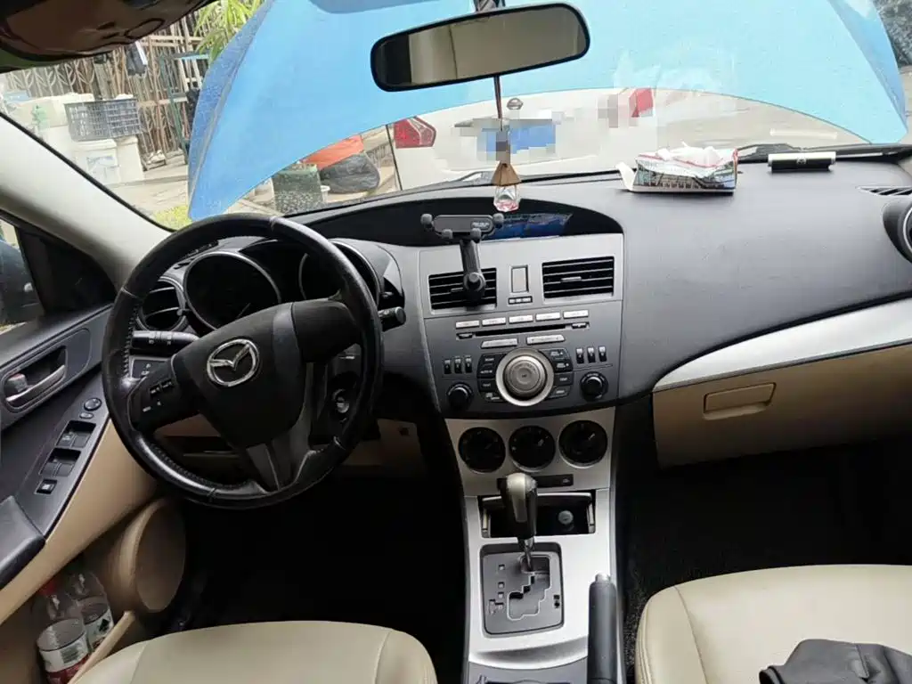 Mazda Mazda3 (Import) 2010 2010 Hatchback 1.6 Automatic Luxury