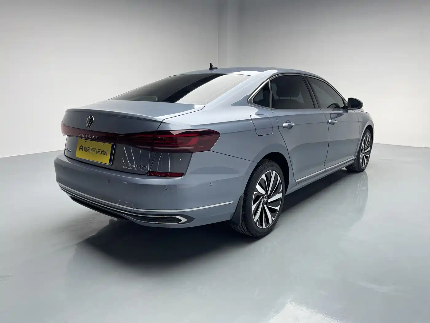 Volkswagen Passat 2022 330TSI Luxury Edition фото 6