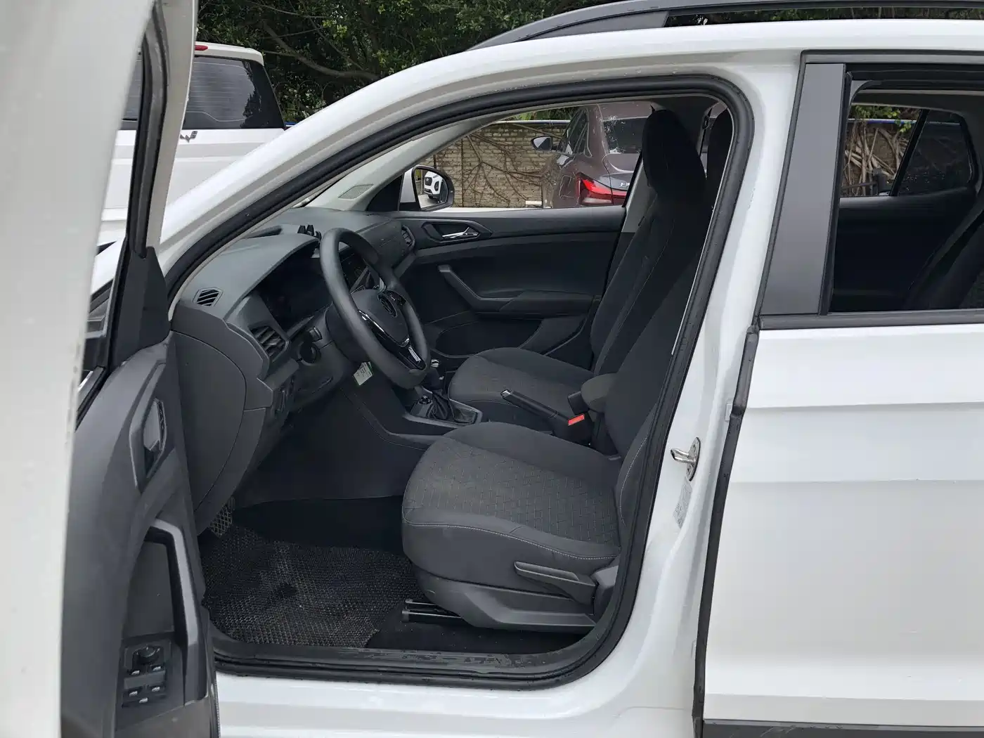Volkswagen T-Cross 2023 Facelift 1.5L Automatic Trend Edition фото 4