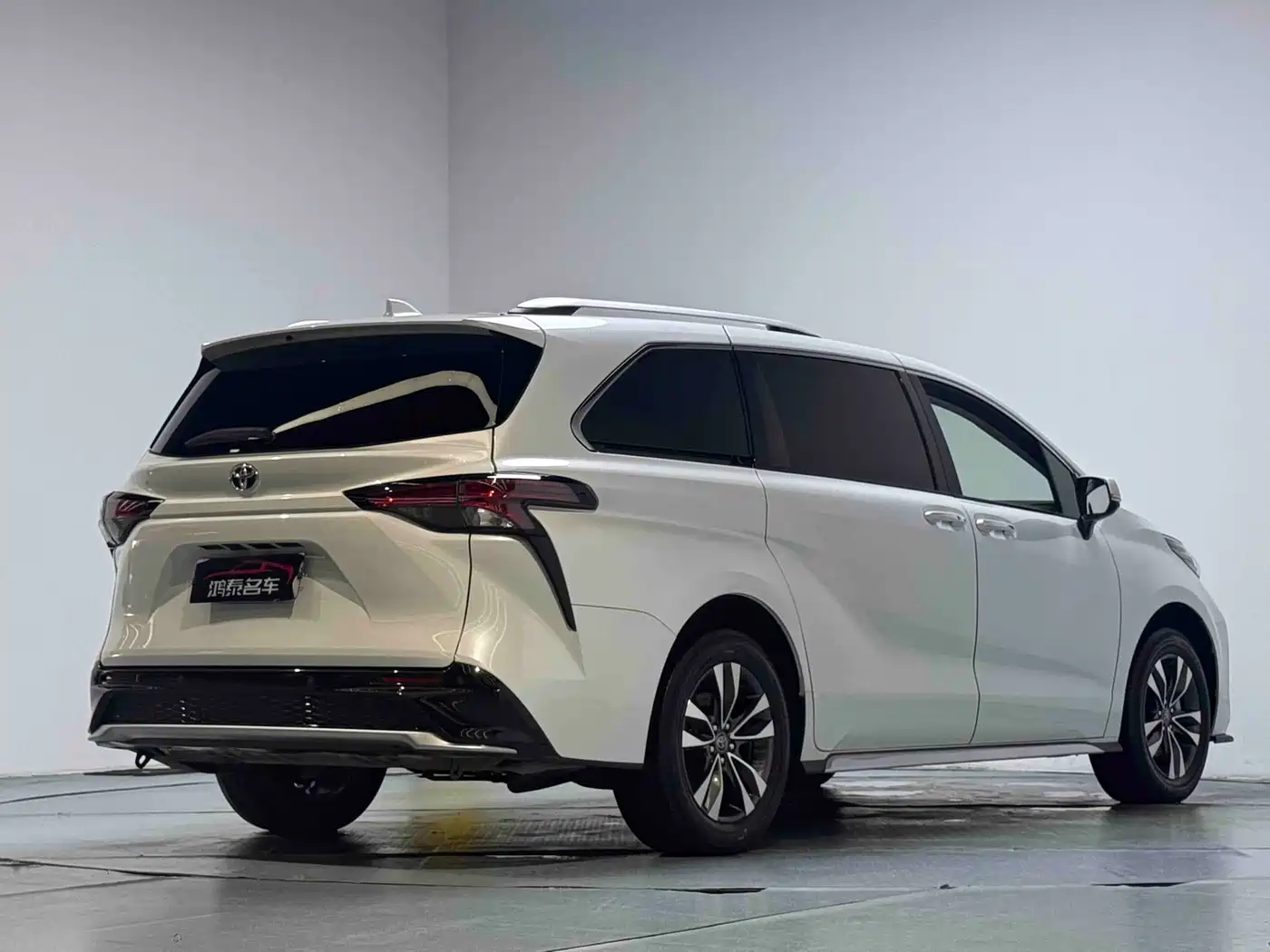 Photo 17 - Toyota Granvia