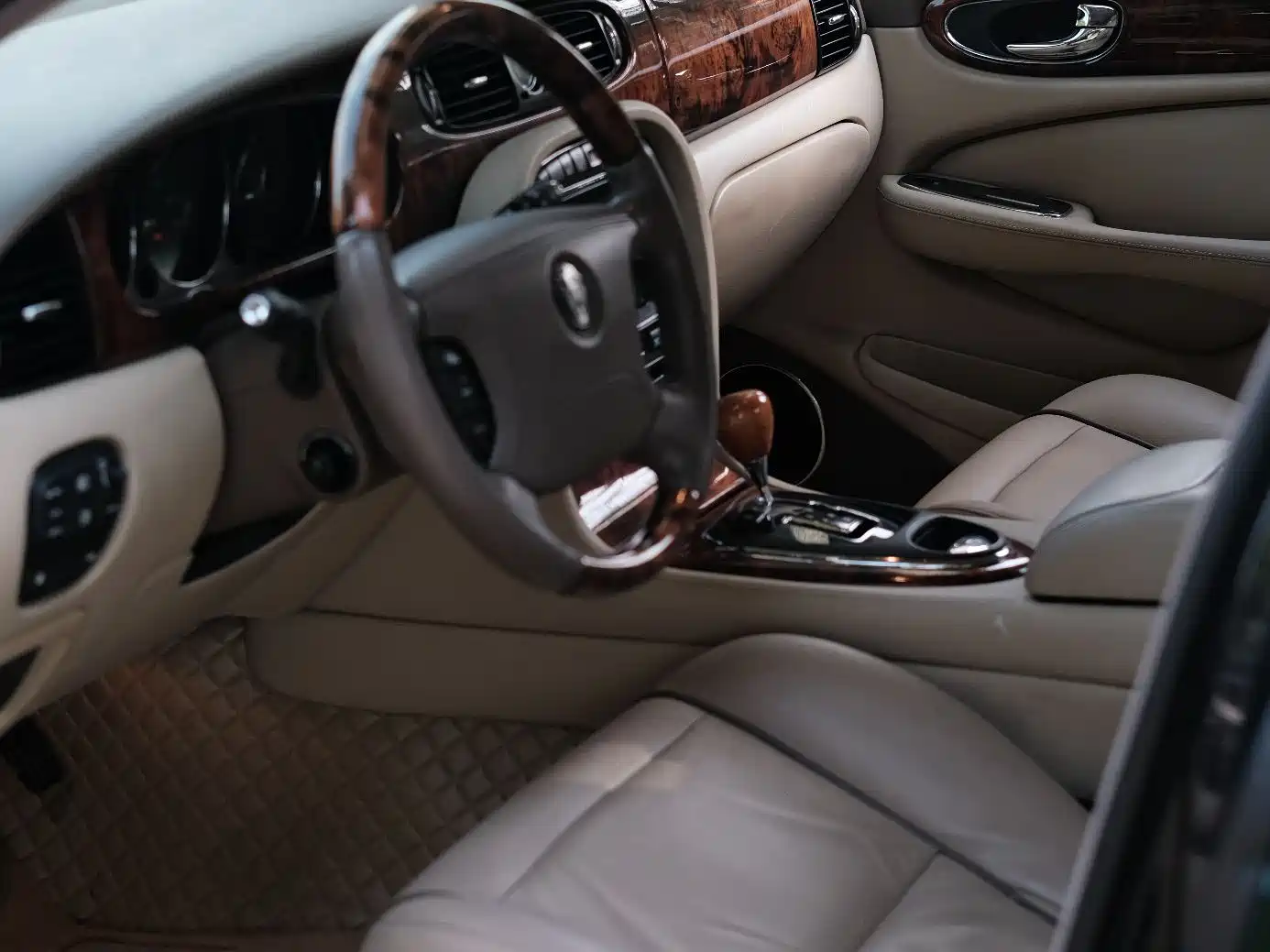 Jaguar XJ 2007 Model XJ6L 3.0 Royal Long Wheelbase фото 10