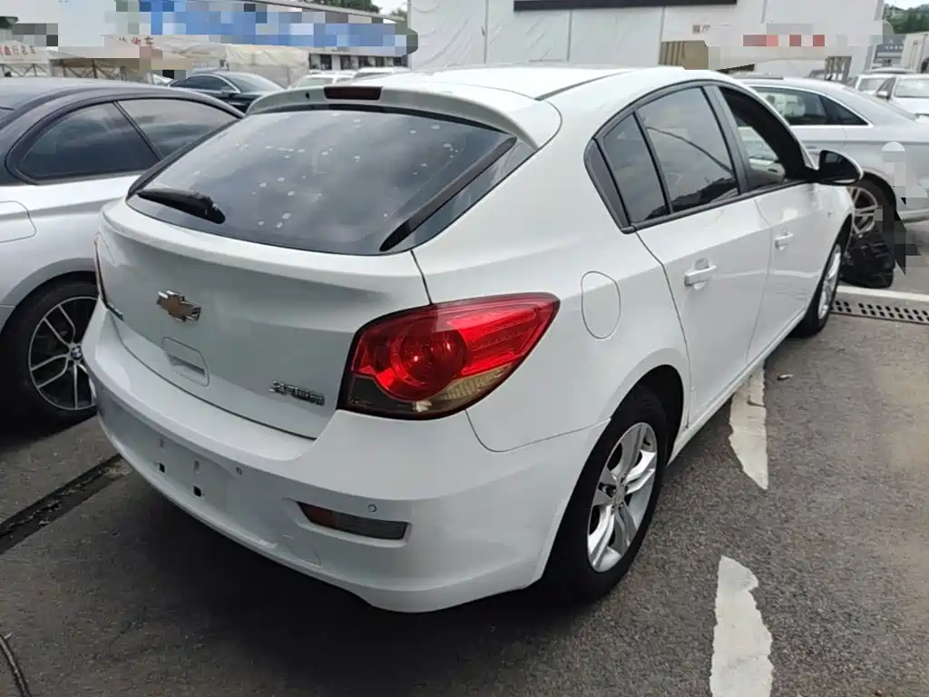 Фото 7 - Chevrolet Cruze