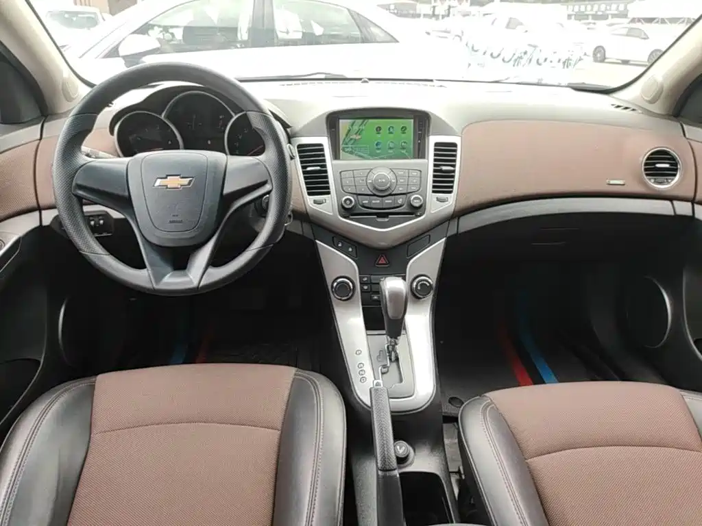 Фото 13 - Chevrolet Cruze