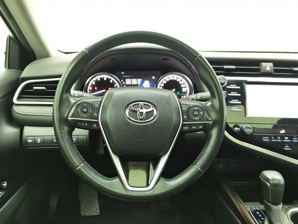 Toyota Camry 2018 2.0G Luxury Edition фото 11