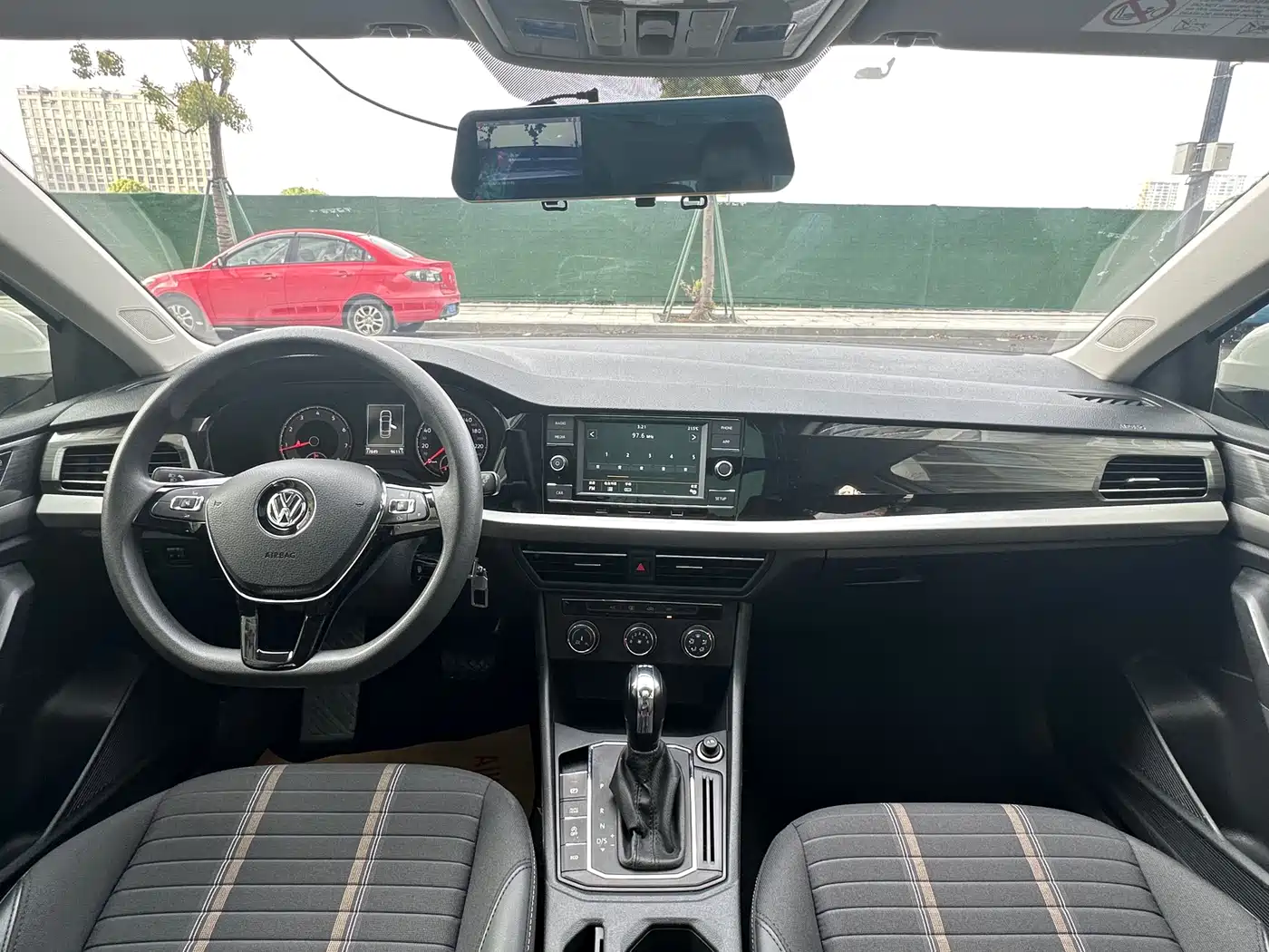 Volkswagen Lavida 2018 Hatchback 200TSI DSG Comfort Edition China V фото 12