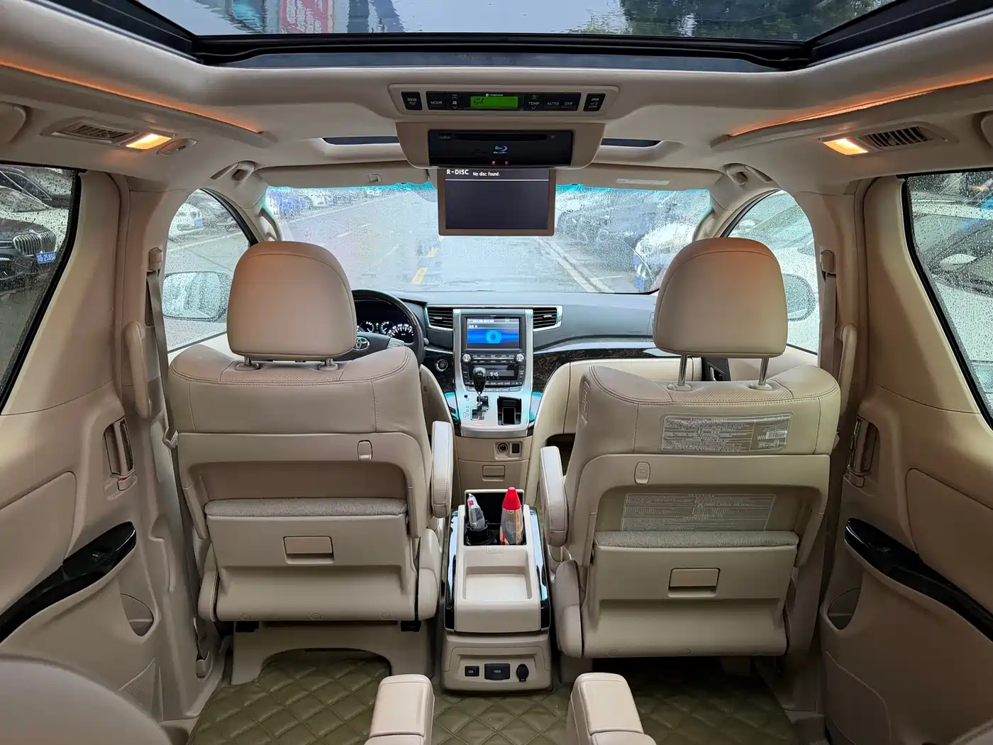 Toyota Alphard фото 7