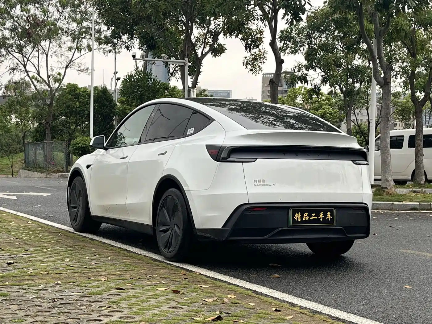 TESLA MODEL Y