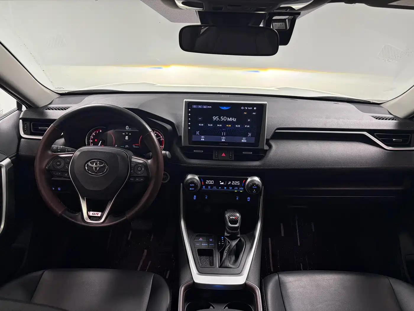 Toyota RAV4 Rongfang 2022 2.0L CVT 2WD Premium Edition фото 6