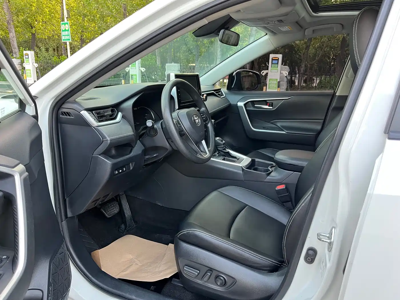 Toyota RAV4 Rongfang 2020 2.0L CVT 2WD Trend Edition фото 8