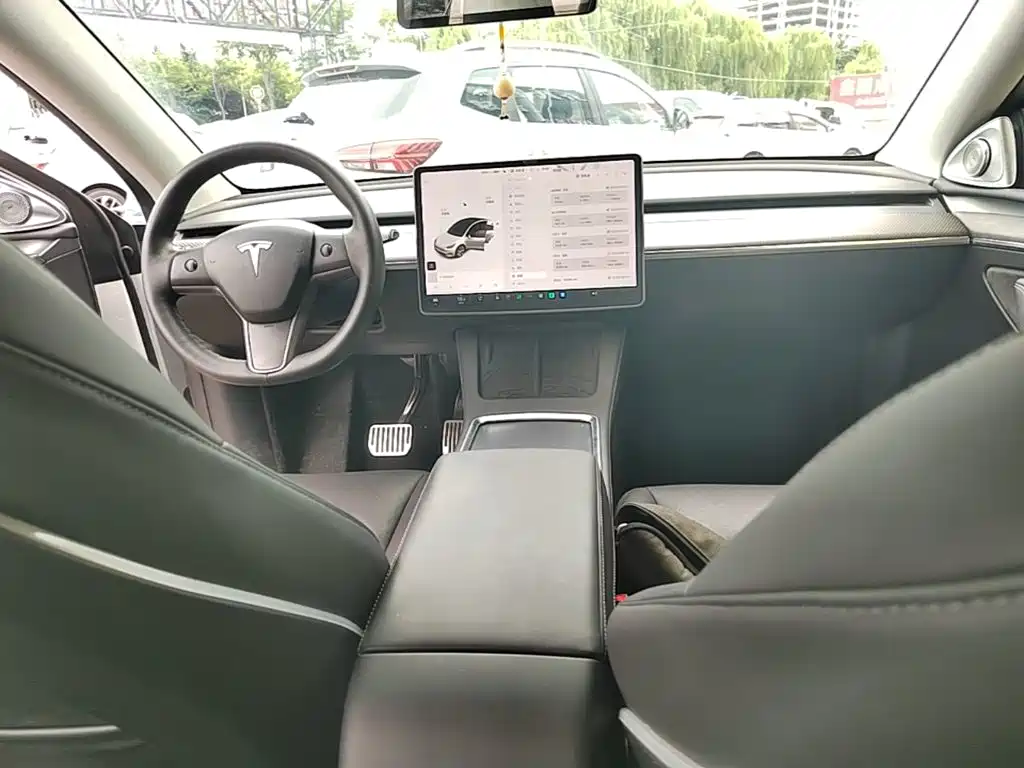 Фото 10 - Tesla Model Y