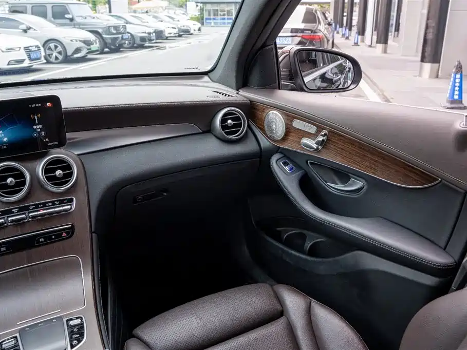 Mercedes-Benz GLC 2021 GLC 300 L 4MATIC Sporty фото 10