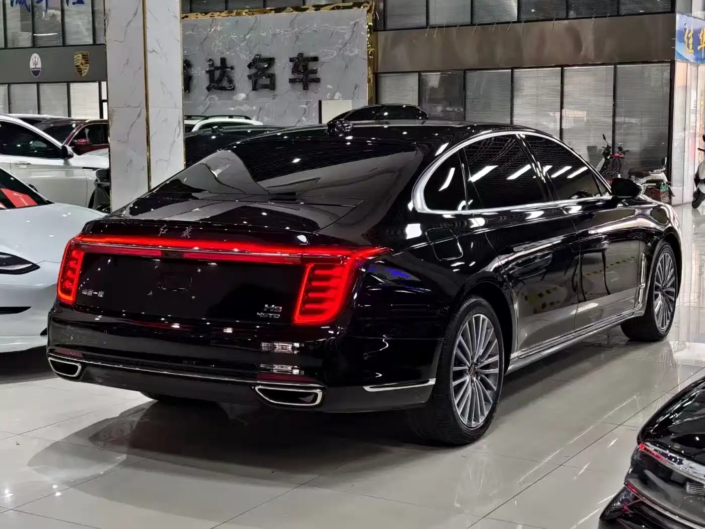 Hongqi H9 2022 2.0T Smart Connect Flag Enjoy Edition фото 8