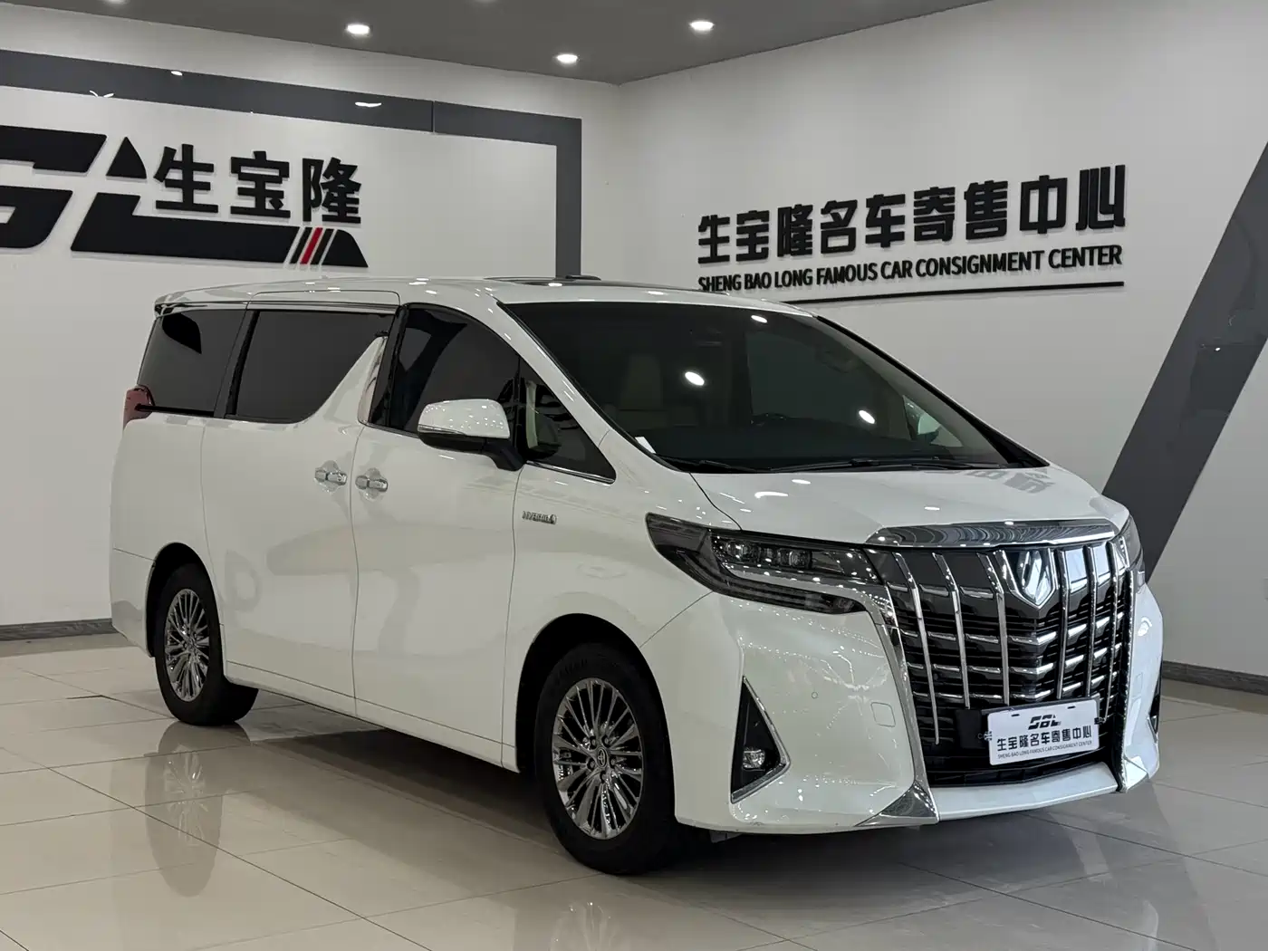 Toyota Alphard 2021 Hybrid 2.5L Luxury фото 3