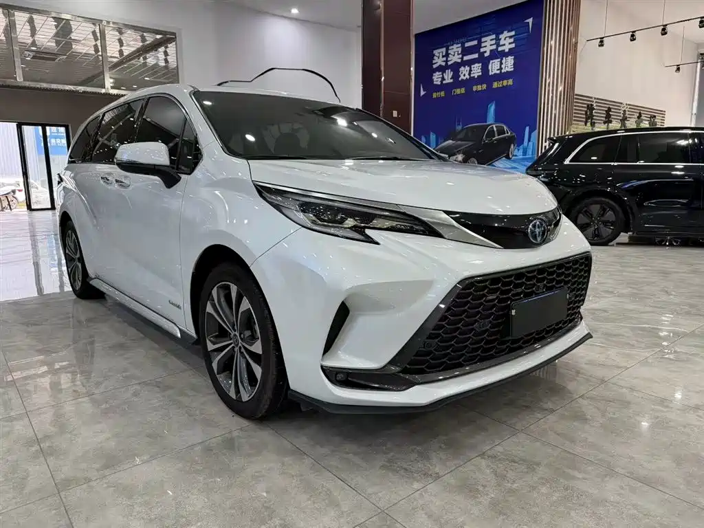 Toyota Granvia 2023 2.5L Hybrid Prestige PLUS Edition фото 2