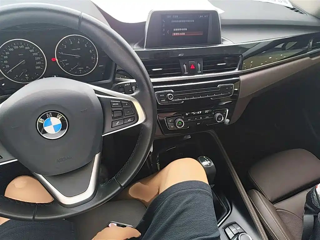 BMW X1 2018 sDrive18Li Premium Model фото 10