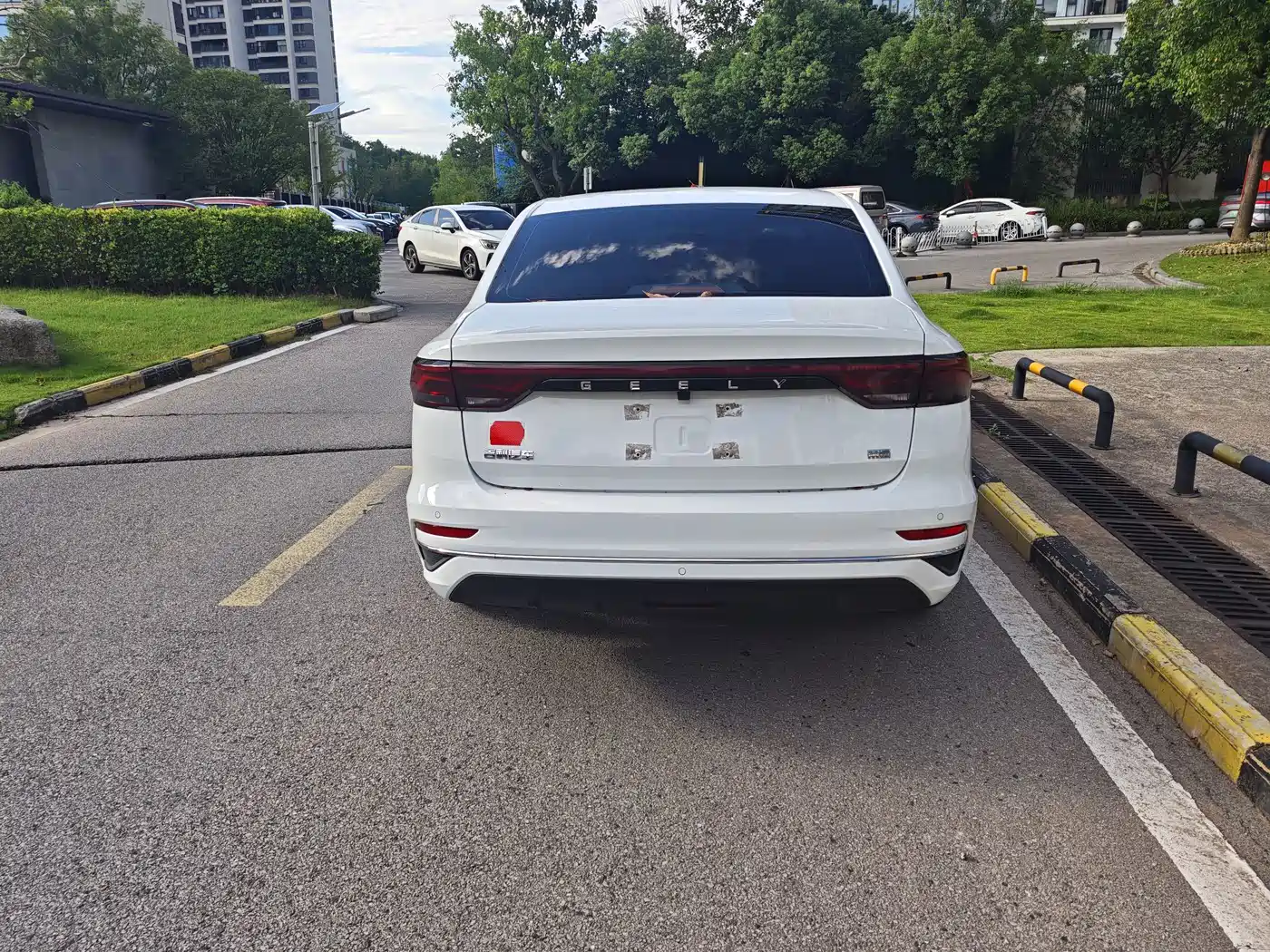 Фото 6 - Geely Emgrand