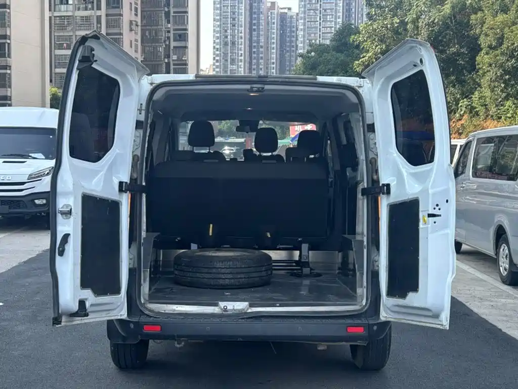 Ford Transit 2024 2023 Model 2.0T Diesel Automatic Multi-purpose Commercial Vehicle Short Wheelbase Low Roof 5/6 Seater