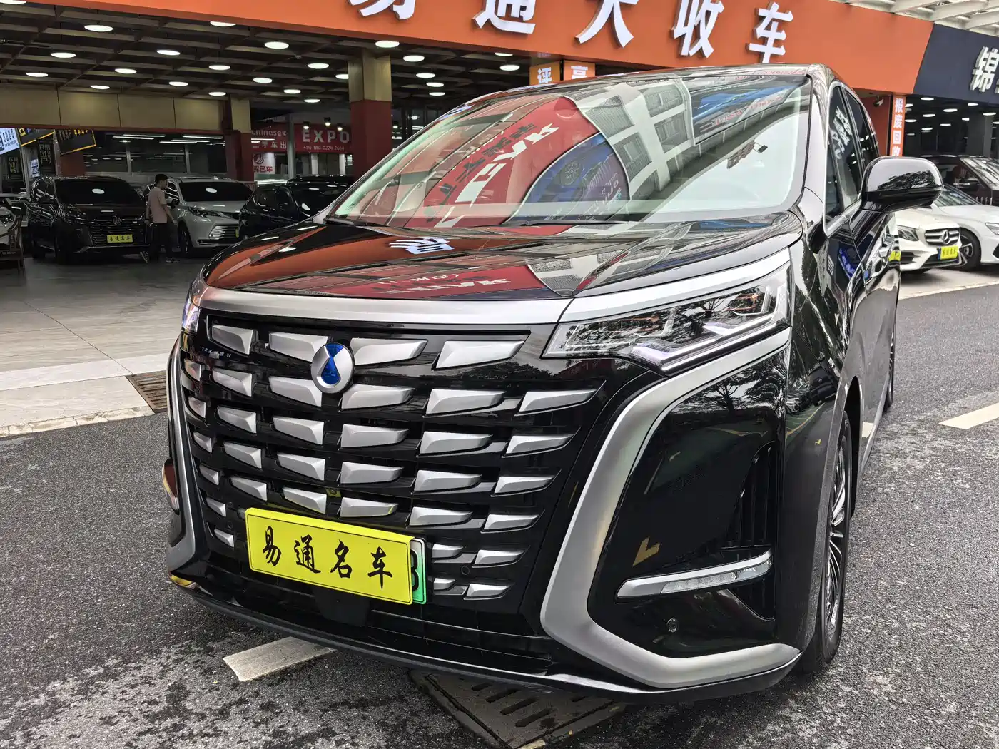 Denza D9 2022 DM-i 1040 Premium фото 2