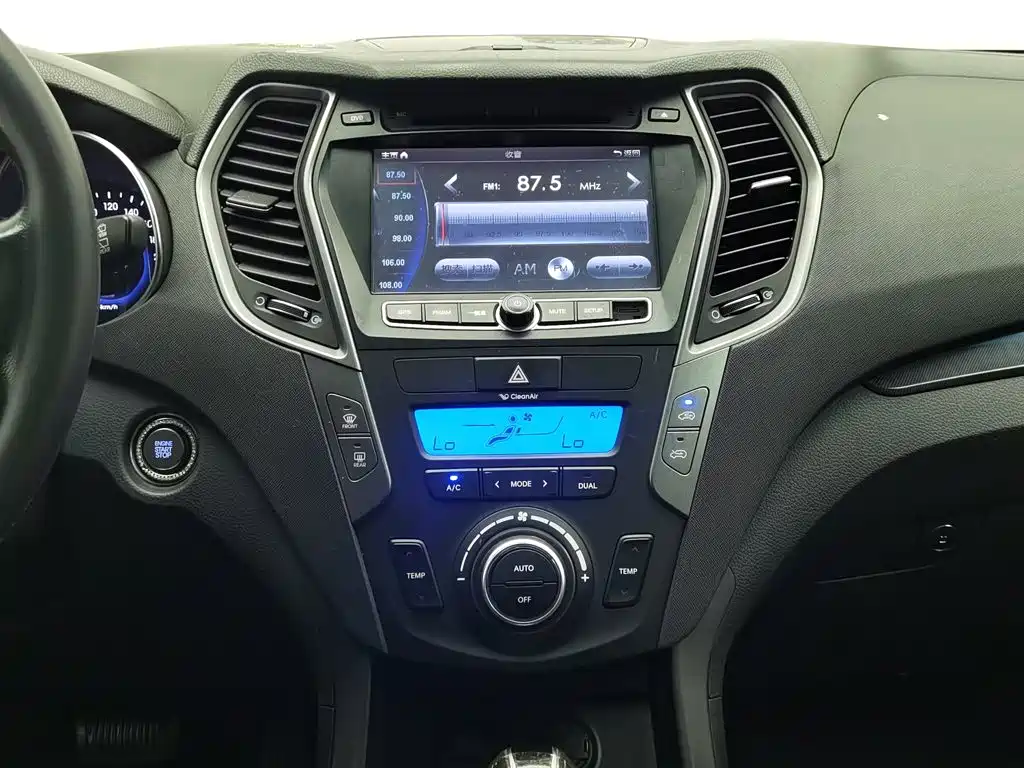 Hyundai Santa Fe 2014 2013 Model 2.4L Automatic 2WD Smart