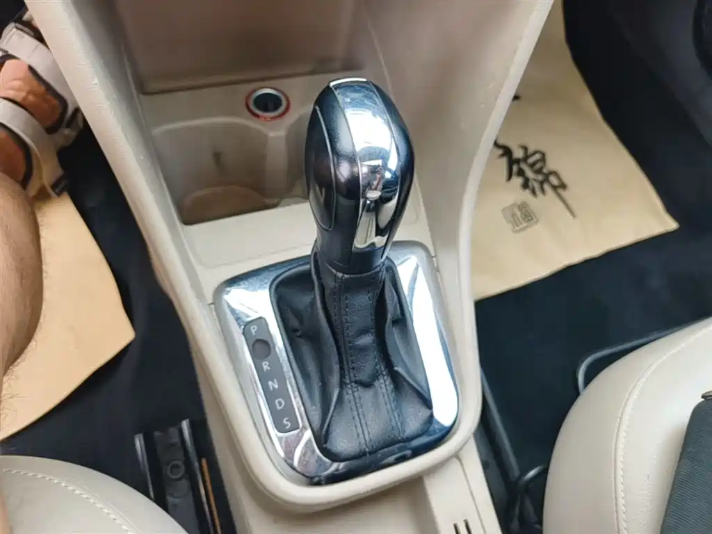 Volkswagen Santana 2013 1.6L Automatic Comfort Edition фото 14