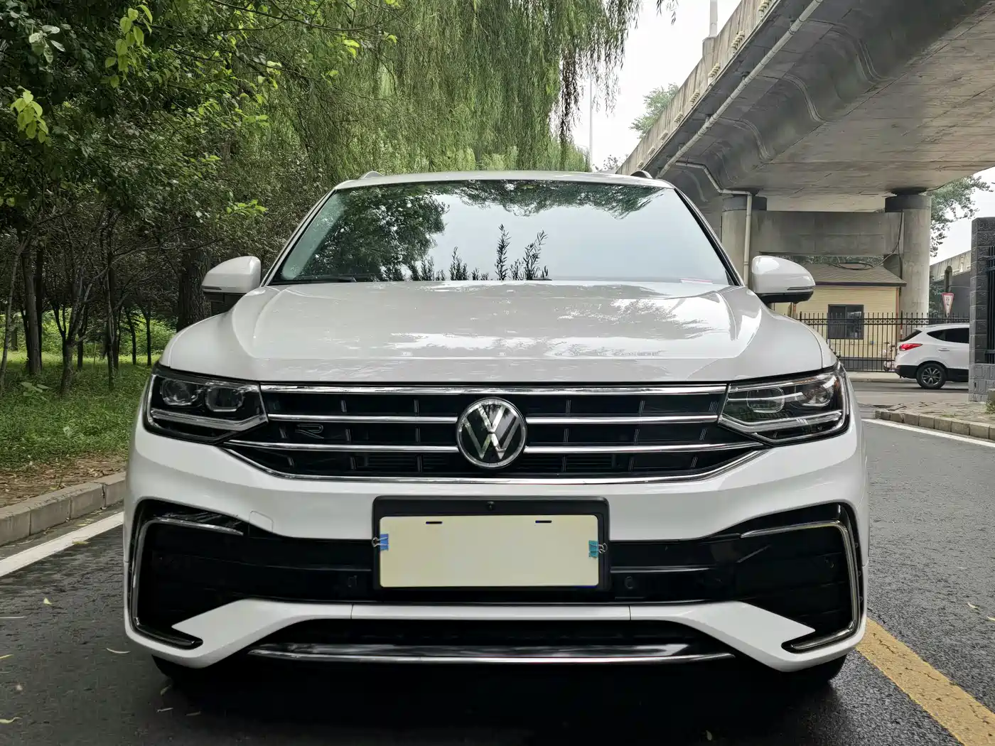 Volkswagen Tiguan L 2022 330TSI Auto 2WD R-Line Premium Edition фото 2