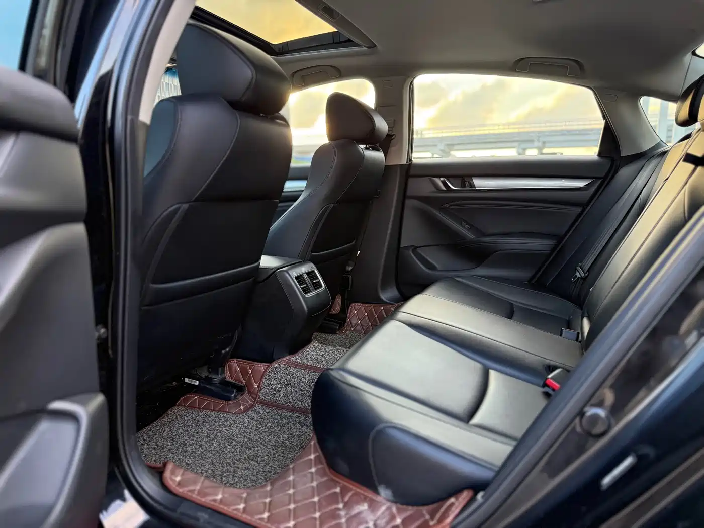 Фото 6 - Honda Accord
