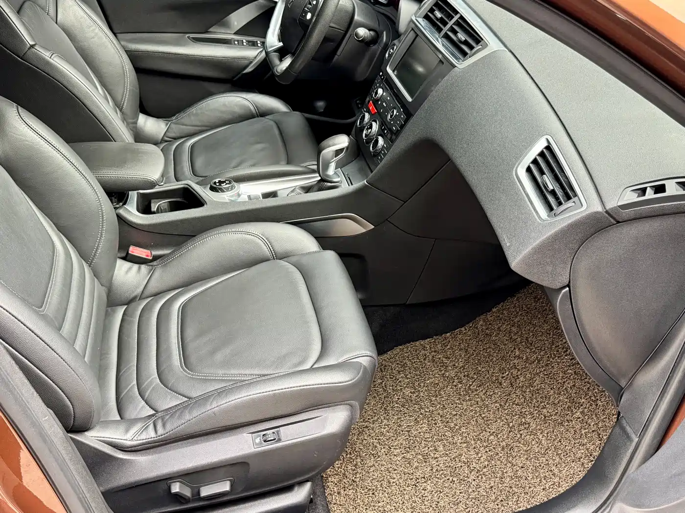DS 6 2015 2014 1.6T Luxury Edition THP160