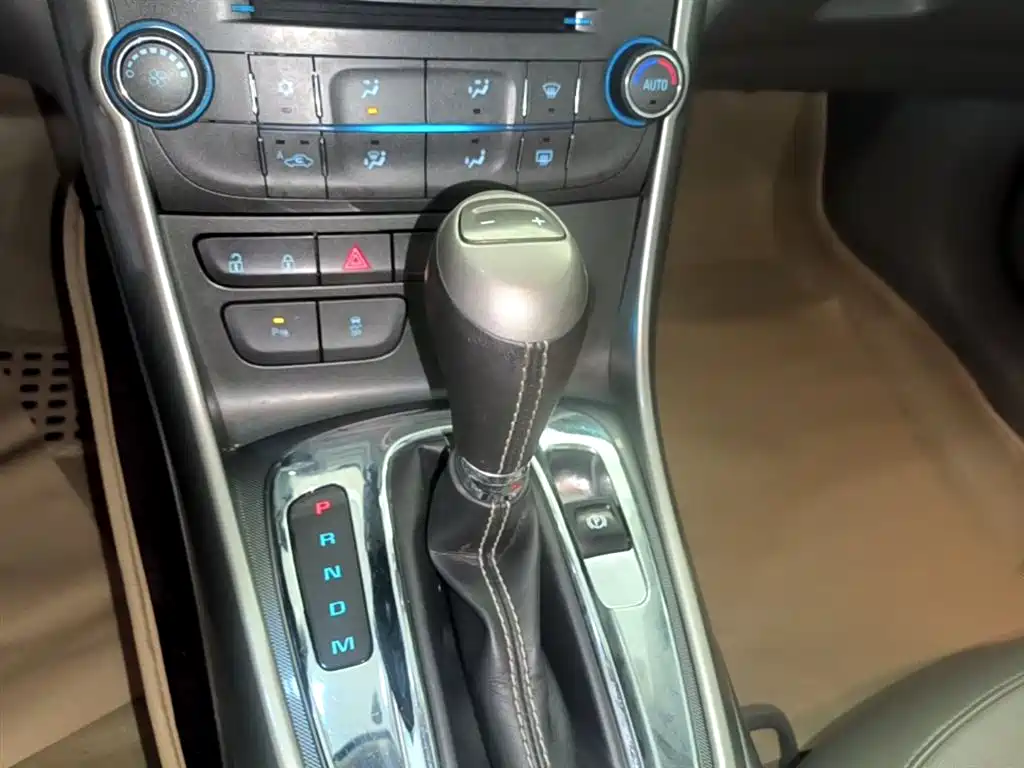 Chevrolet Malibu 2014 2.0L Automatic Luxury фото 14
