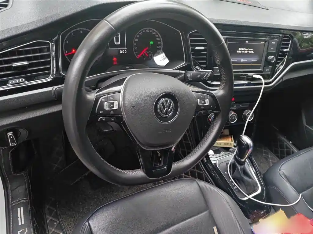 Volkswagen T-ROC 2018 280TSI DSG 2WD Comfort (China V) фото 3