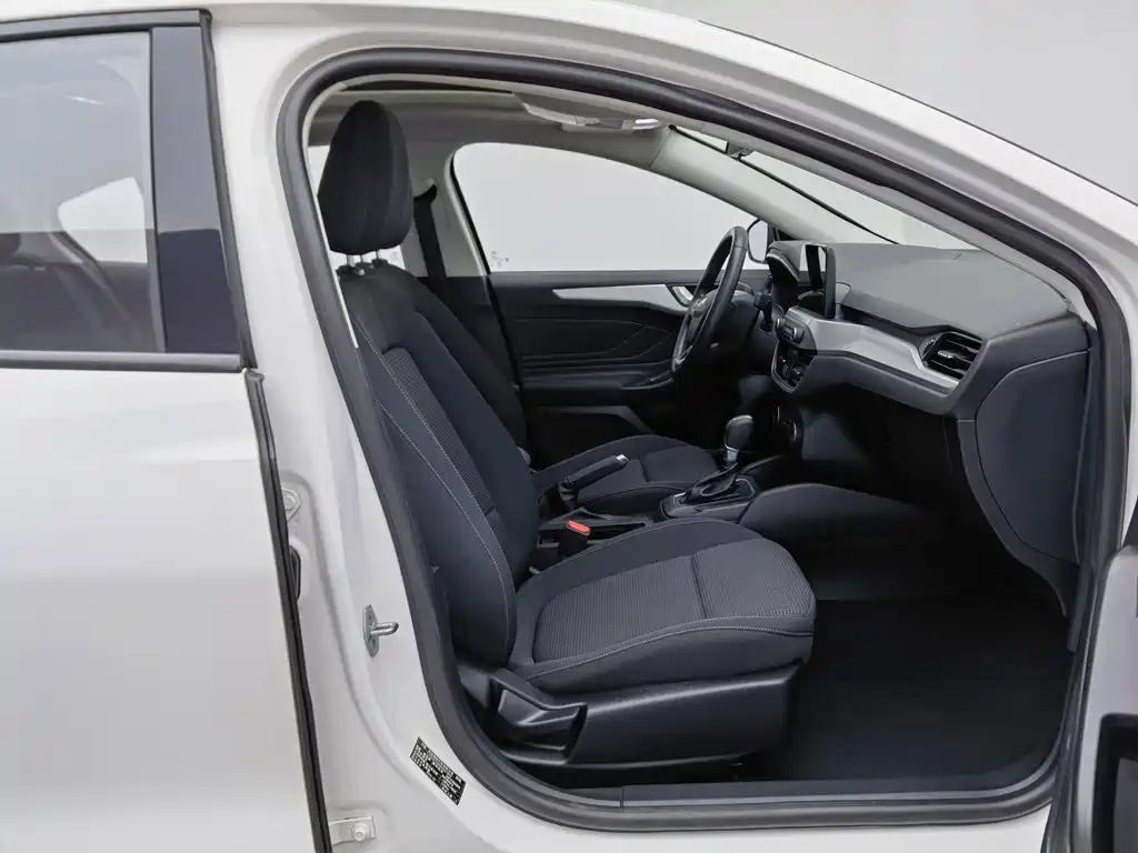Фото 23 - Ford Focus