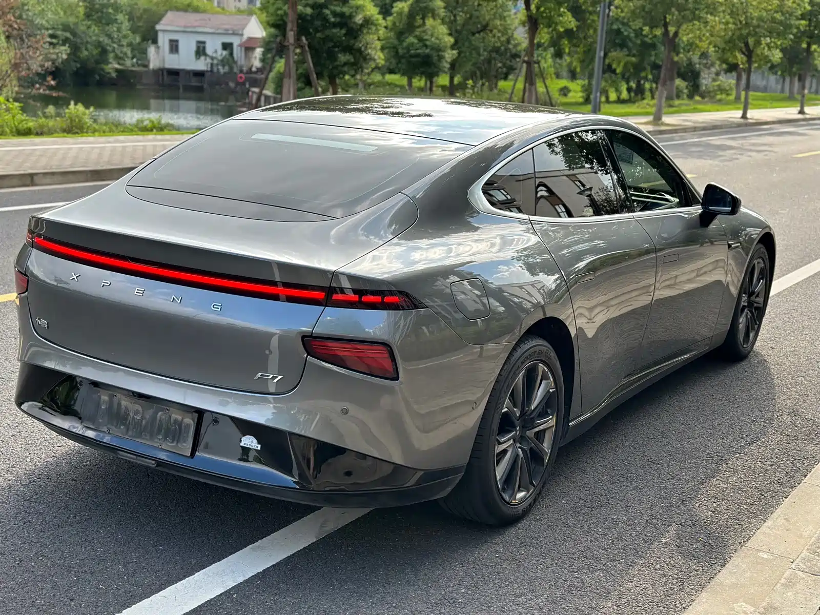 Фото 6 - XPeng P7