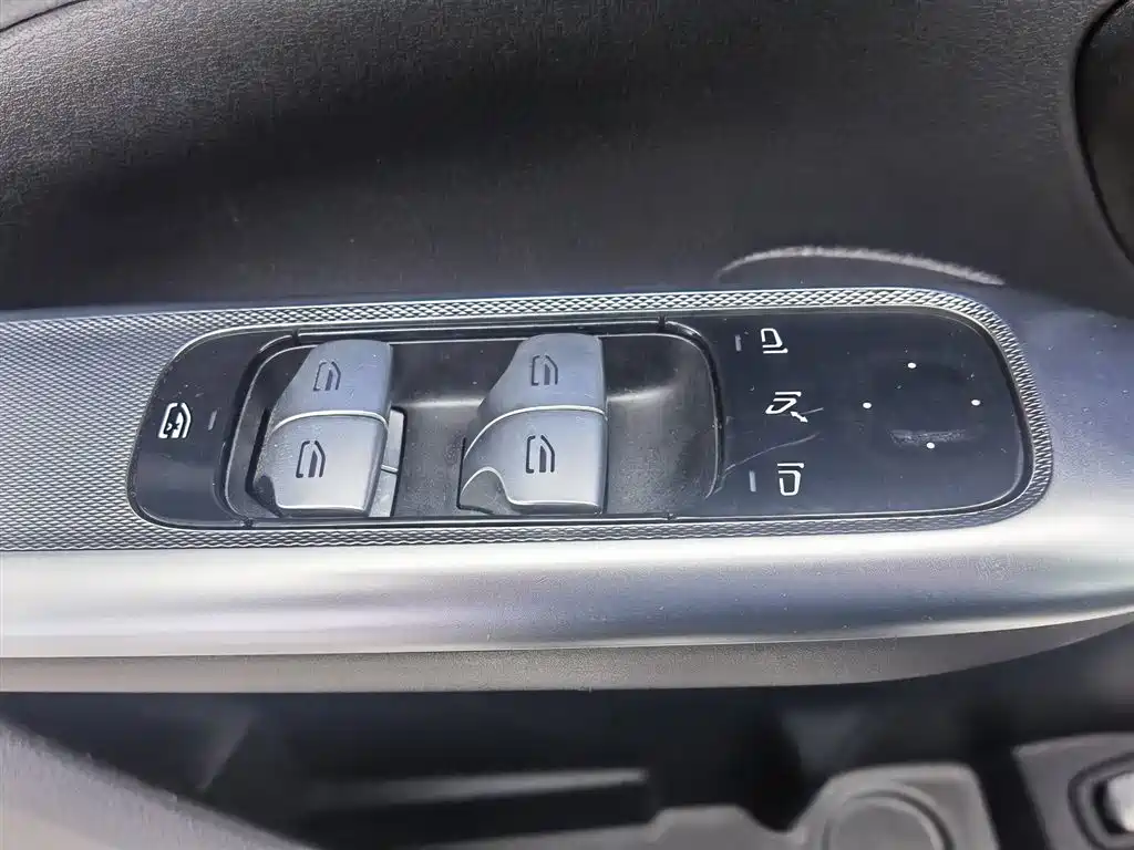 Mercedes-Benz GLC 2023 GLC 260 L 4MATIC Sport 5-seater фото 9