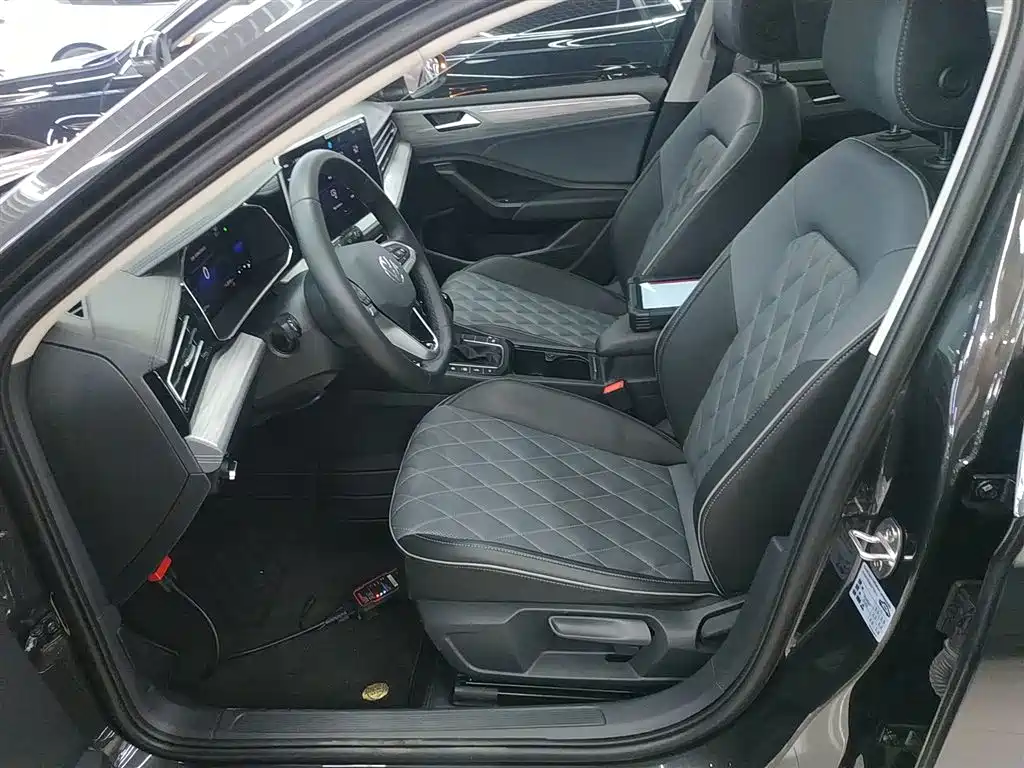 Volkswagen Sagitar 2023 300TSI DSG Surpassing Edition фото 11