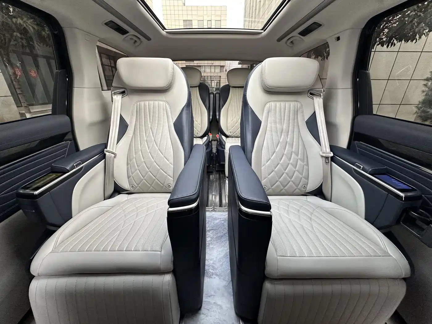 SAIC Maxus Maxus G90 2023 2.0T Interstellar Flagship Edition фото 17