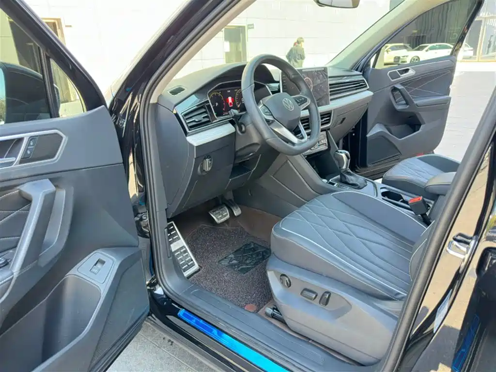 Volkswagen Tiguan L 2025 330TSI Automatic 2WD R-Line Dragon Glory Edition фото 18