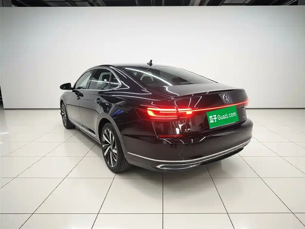 Volkswagen Passat 2022 330TSI Premium Edition фото 5
