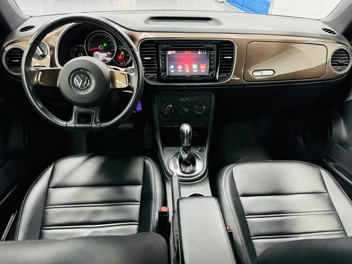 Volkswagen Beetle 2014 1.4TSI Fashion Edition фото 6